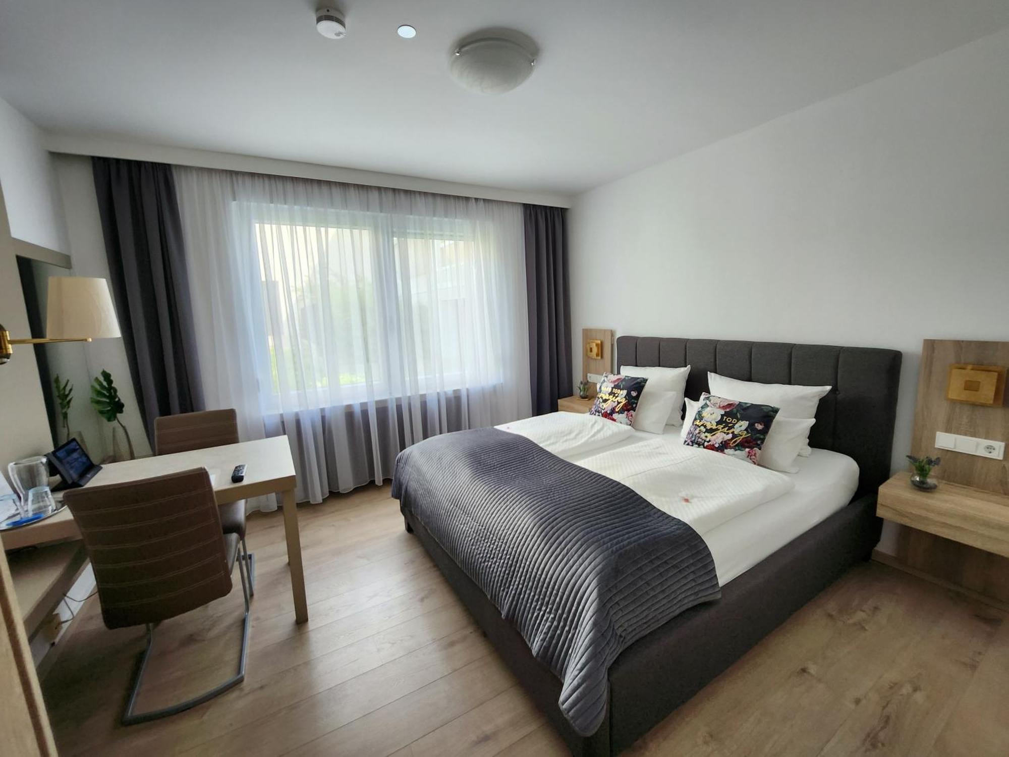 Stadthotel Geis Bad Neustadt an der Saale Exterior photo